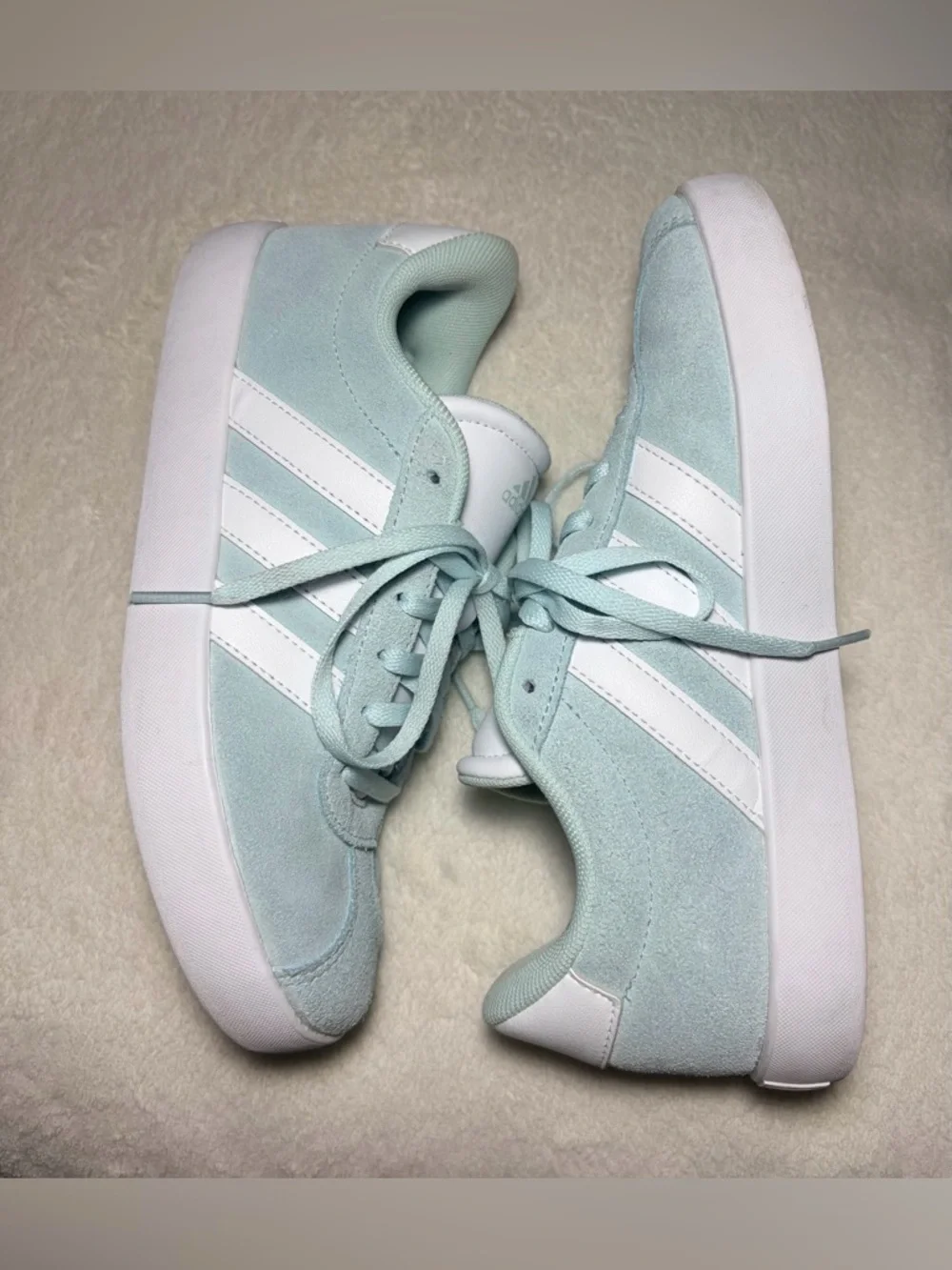 adidas Girl’s Mint Green‎ Suede Sneakers with White Stripes Sz 4